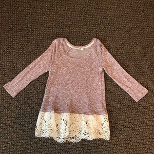 Quarter sleeve blouse with lace